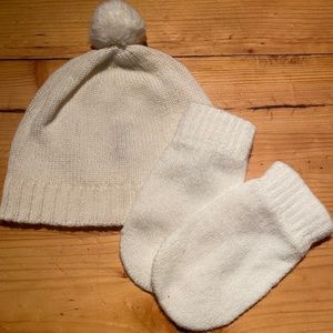 NWOT Newborn Winter Hat & Mittens